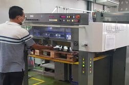 单张纸胶印在小森上的图片