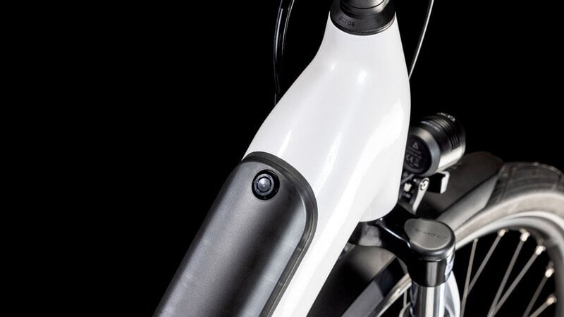 Cube Supreme Hybrid Comfort One 500 Metallicwhite´n´n´Black Easy Entry (2025)