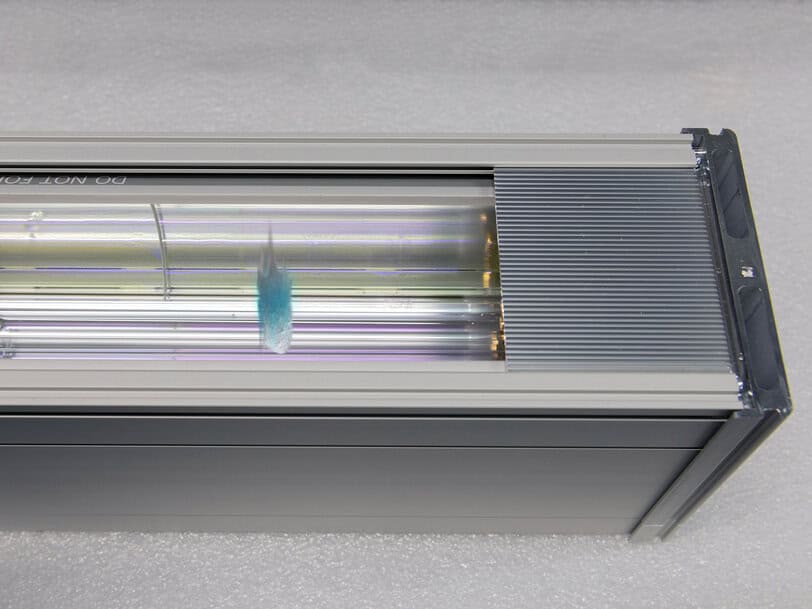 石英窗上的灰尘