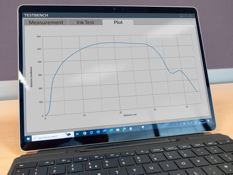 笔记本电脑和紫外线监测应用程序
