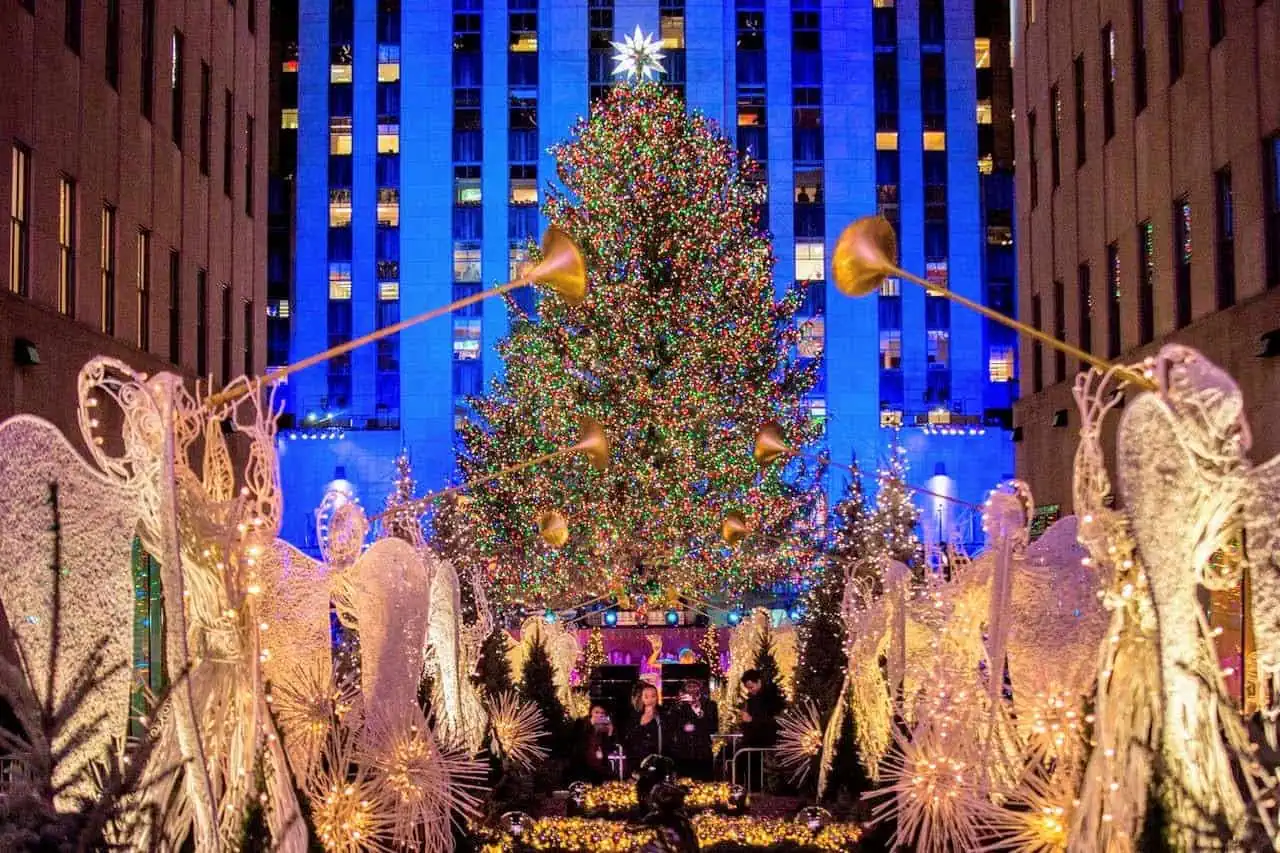 How big is the star on the rockefeller tree