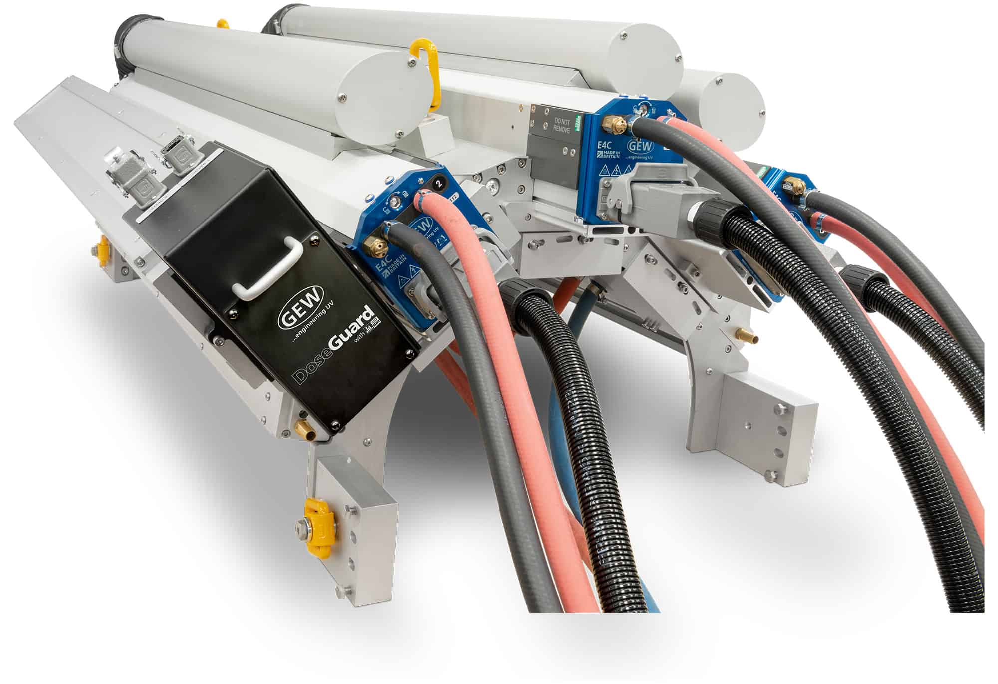 На этом изображении показаны 3 лампы GEW E4C, подключенные к прибору Comexi, при этом для контроля дозы используется система DoseGuard.