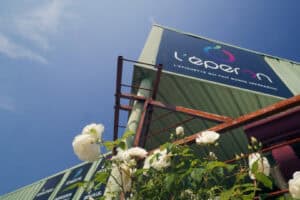 Компания Imprimerie de L’Eperon, расположенная в департаменте Дордонь, специализируется на поставке этикеток для пищевой промышленности.