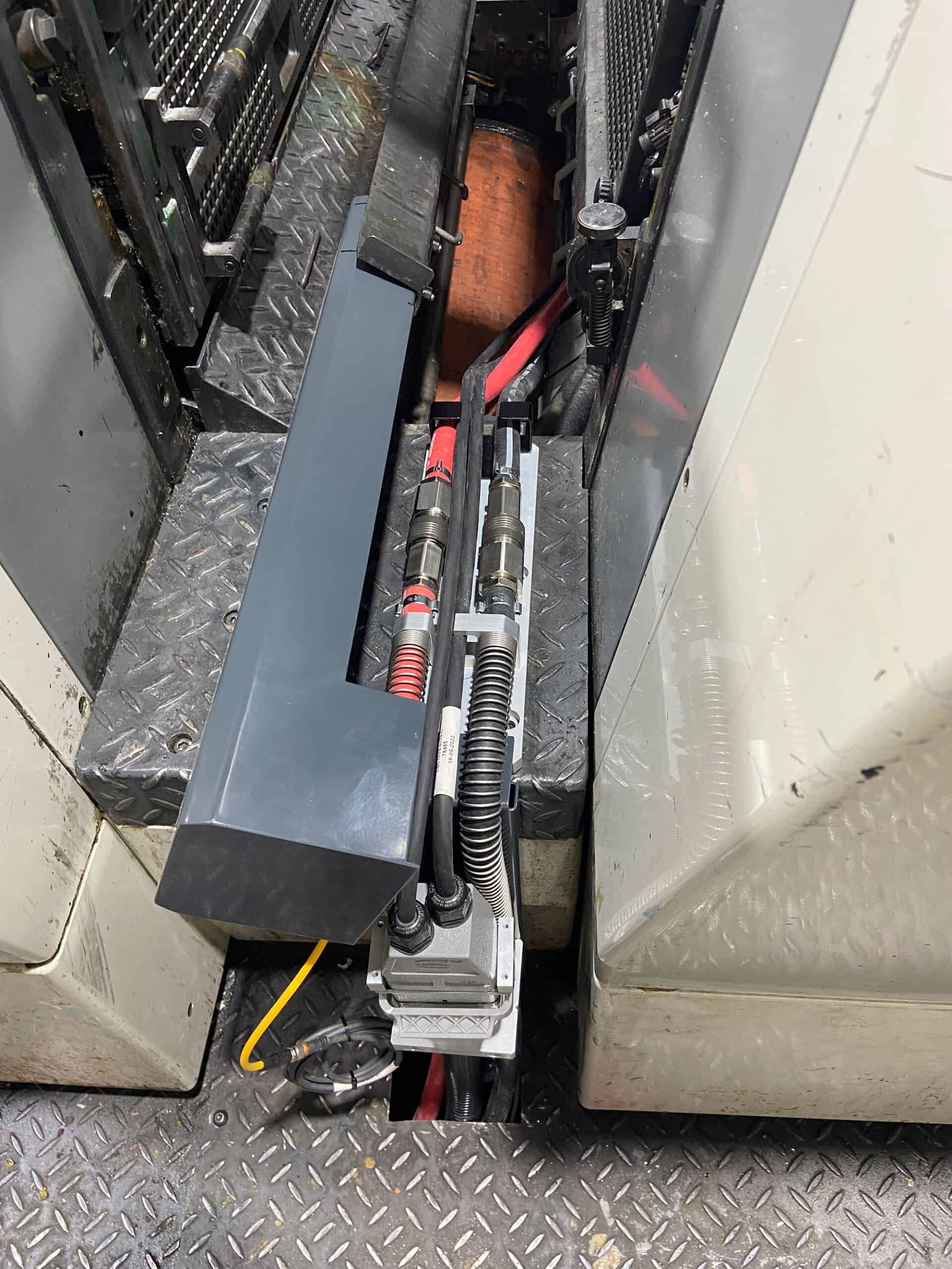 アメリカのお客様は、6色Komori LS28にLeoLEDを搭載しました。