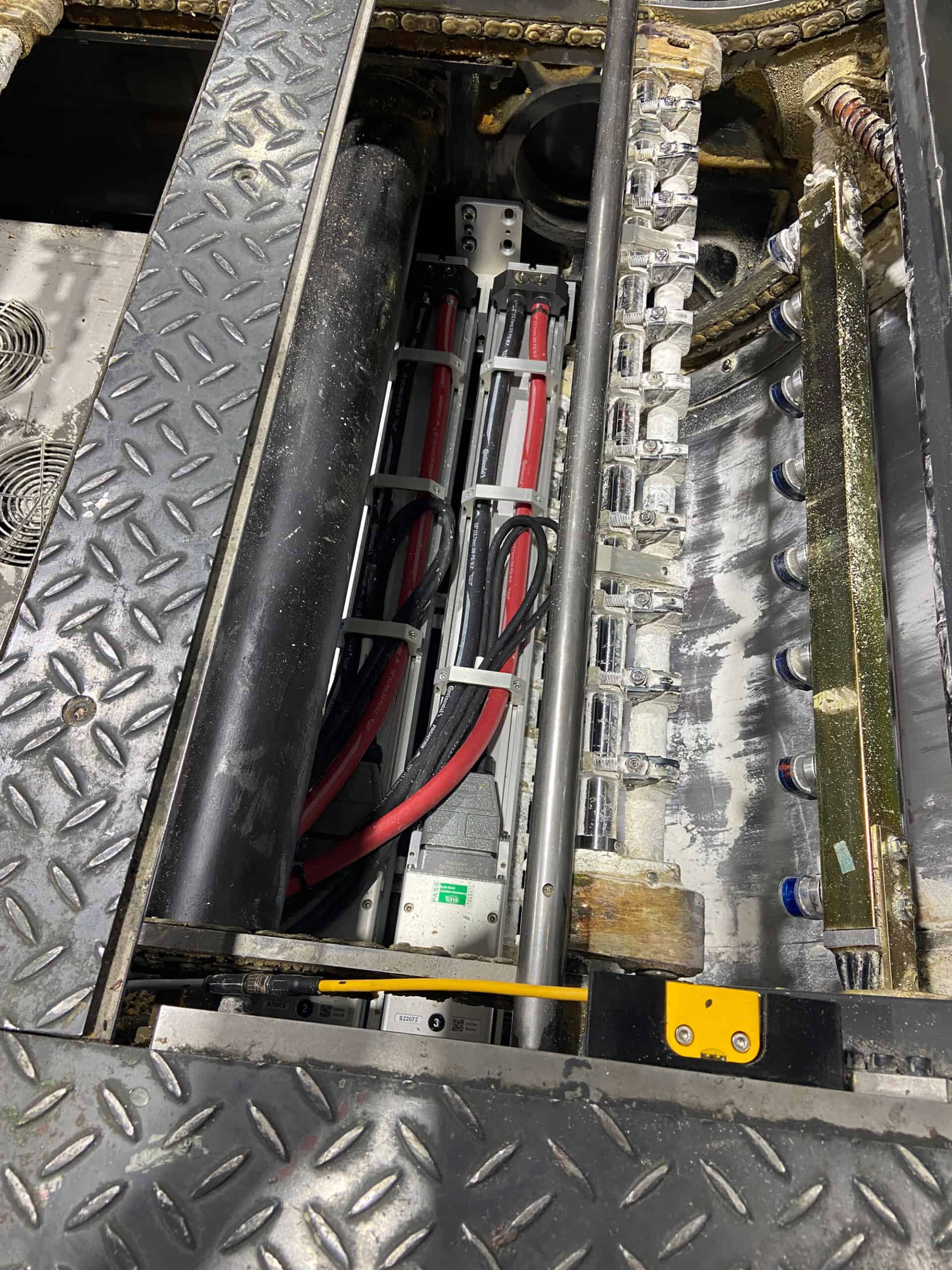 Komori L28にLeoLEDを取り付けた様子です。