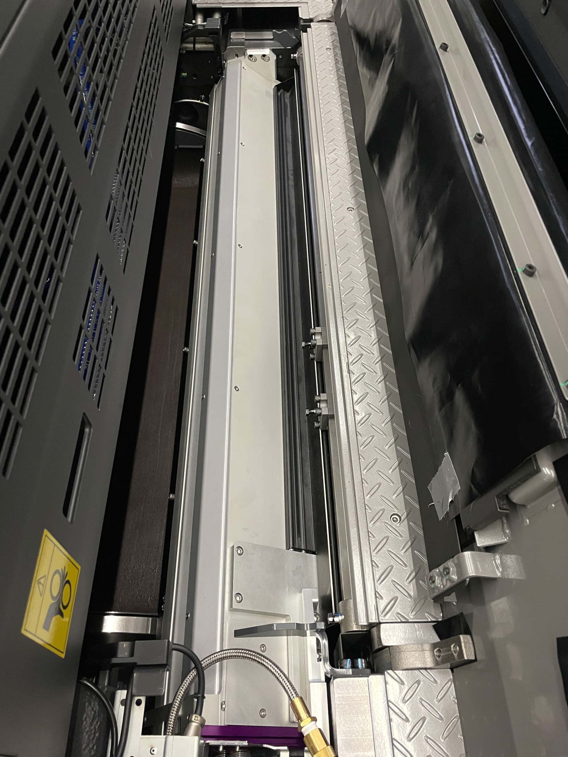 最初の設置では、ヨーロッパで6色GL40とコーターにLeoLEDを取り付けた様子を再び紹介します。