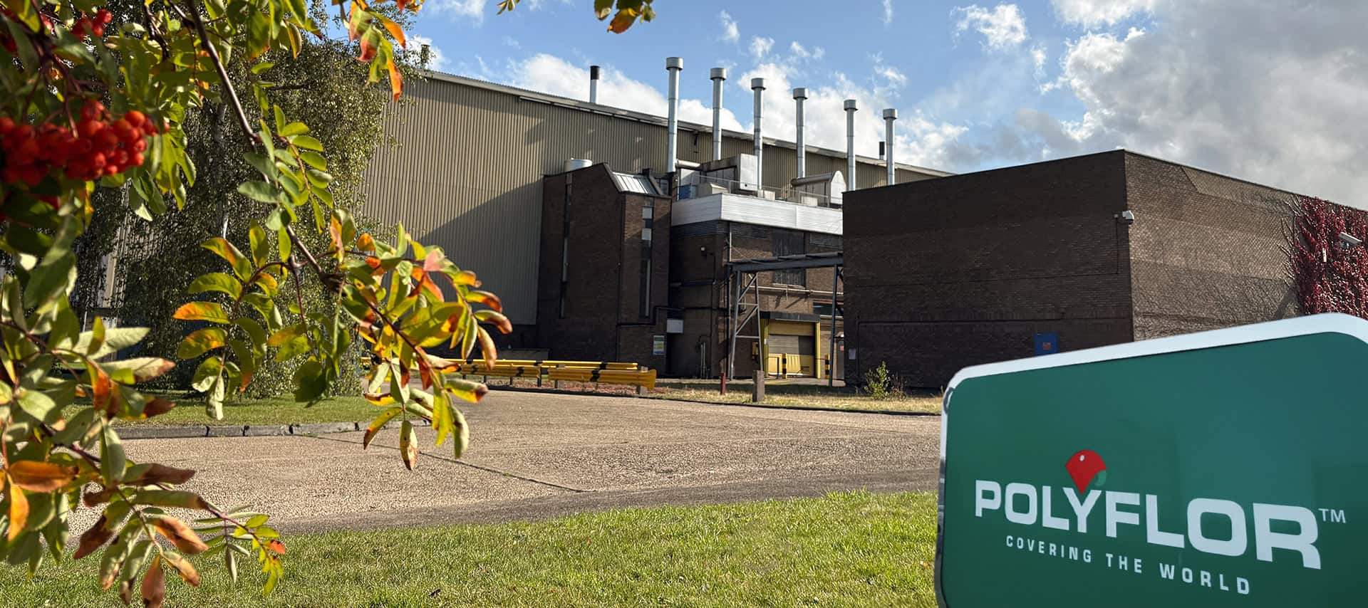 Riverside Flooring社は、ティーサイド（Teesside）に広大な製造拠点を構えています。同社の製品は「Polyflor」ブランドを通じて世界中で販売されています。