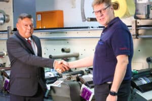 Clomark 社の Shyam Chirkoot 氏と、GEW の南アフリカ代理店である SArepco 社の Jacques Koekemoer 氏。