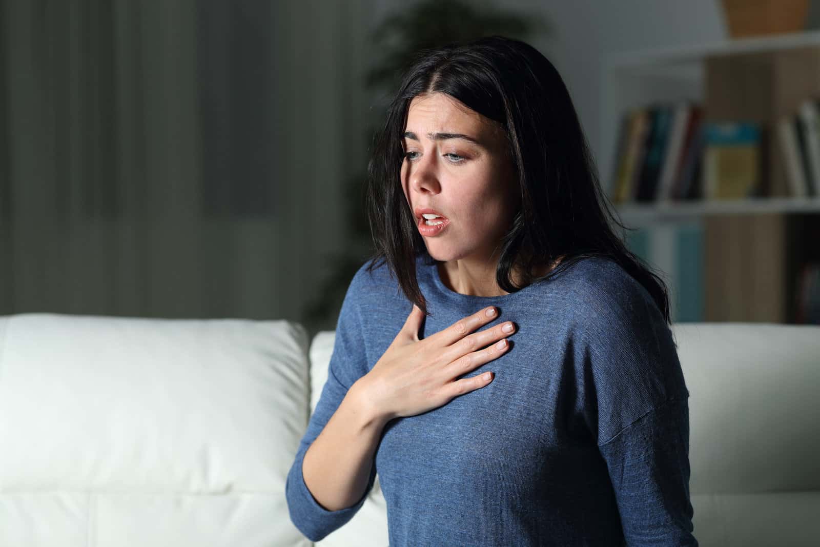 woman-suffering-an-anxiety-attack-alone-in-the-night