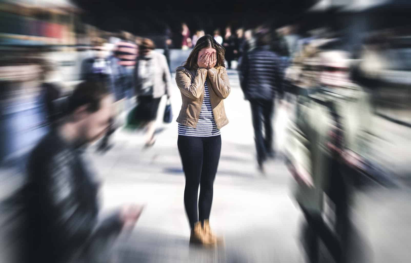 panic-attack-in-public-place-woman-having-panic-disorder-in-city-psychology-solitude-fear-or-mental-health-problems-concept-depressed-sad-person-surrounded-by-people-walking-in-busy-street