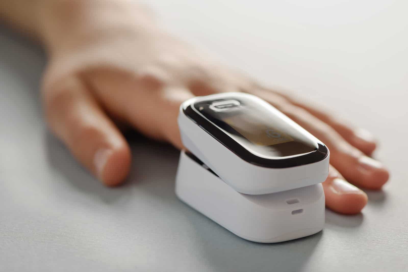 measuring-the-amount-of-oxygen-in-blood-with-a-pulse-oximeter