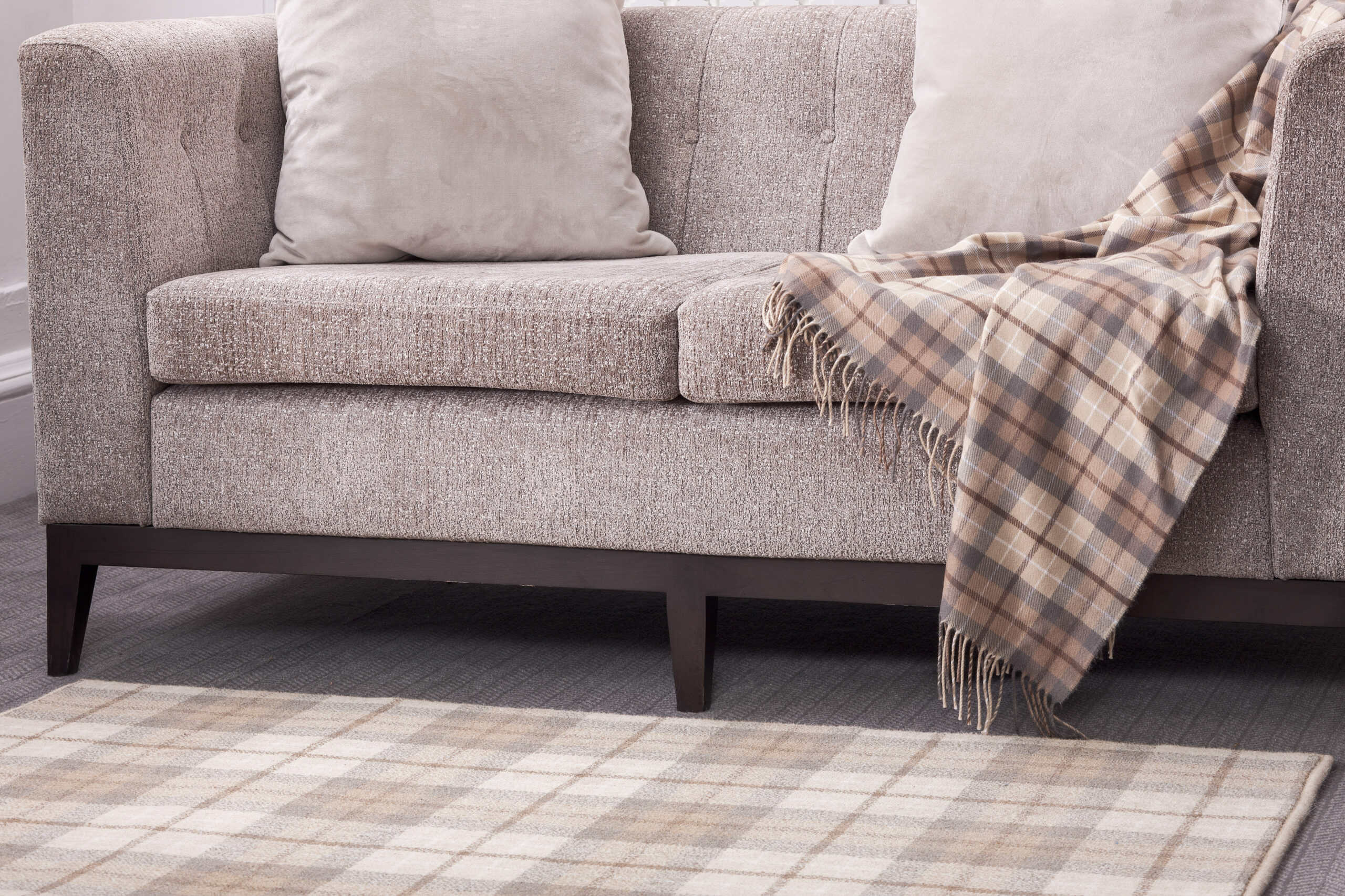 Balwen Tartan Lambswool Throw - Image 3