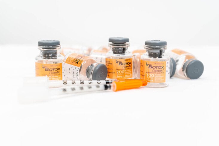 Vancouver Botox vials with 200 units and needles product shot
