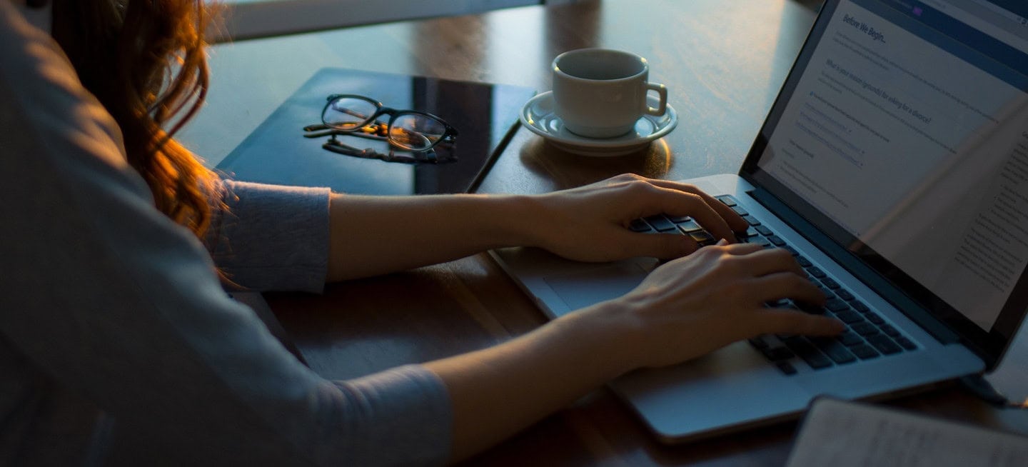 person using online divorce application