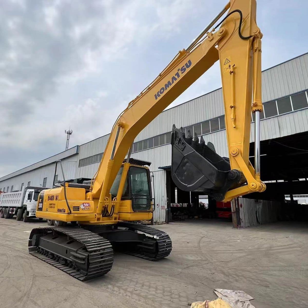 High-Quality Used Komatsu PC200 Excavator for Sale - Image 3