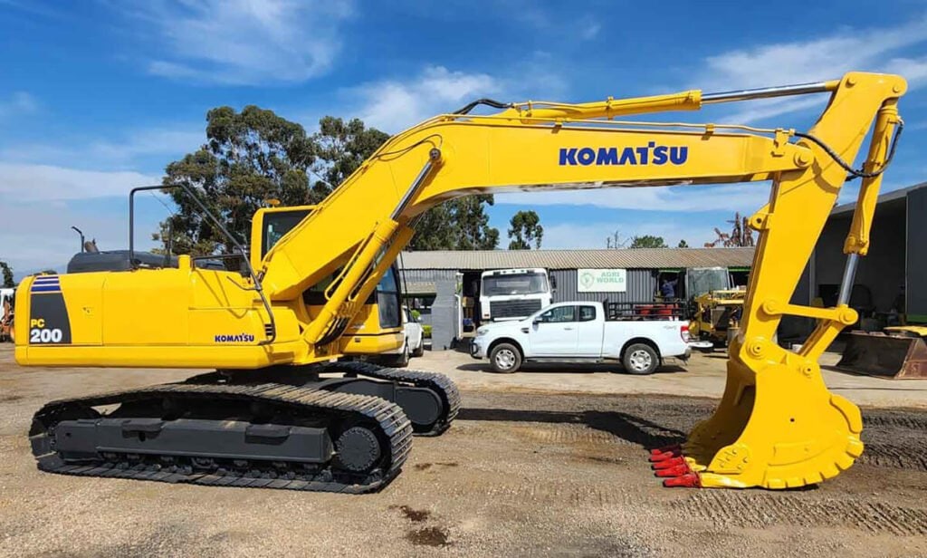 caterpillar or komatsu used excavator 7