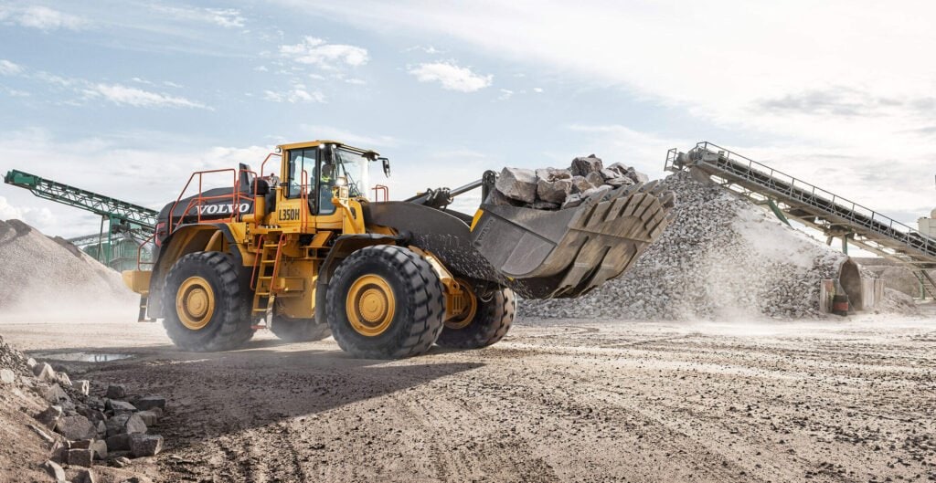 volvo benefit wheel loader l350h update t4f 15 percent more fuel efficiency 2324x1200 wlo l350h
