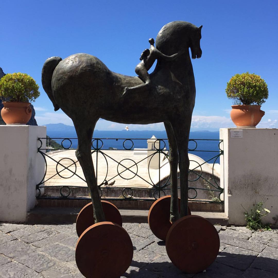 Cavallo grande in bronzo con ruote in corten, Staccioli Paolo