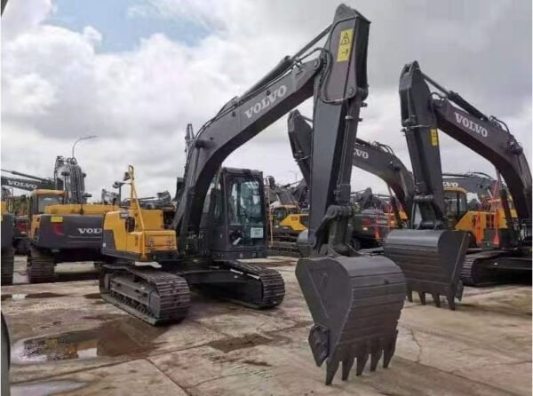 Second-hand Volvo EC120D Used Small Excavator for Sale - Image 3