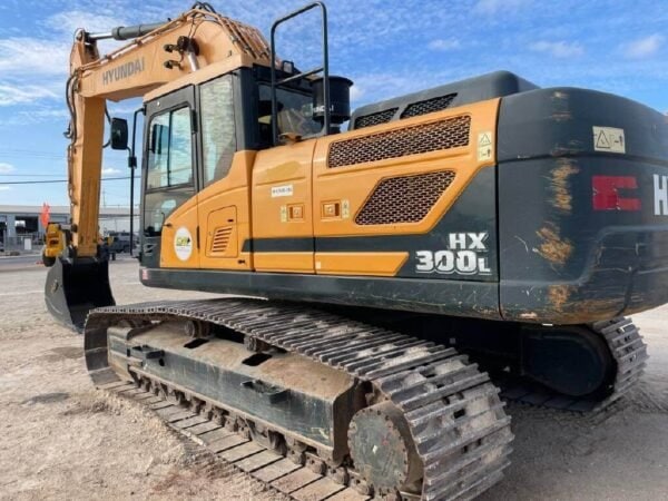 Construction Equipment Used Hyundai 300 Excavator Machine on Sale