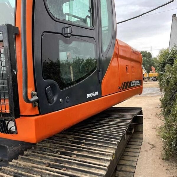 Second hand Doosan DX225LC Excavator with High Quailty and Best Price - Image 3