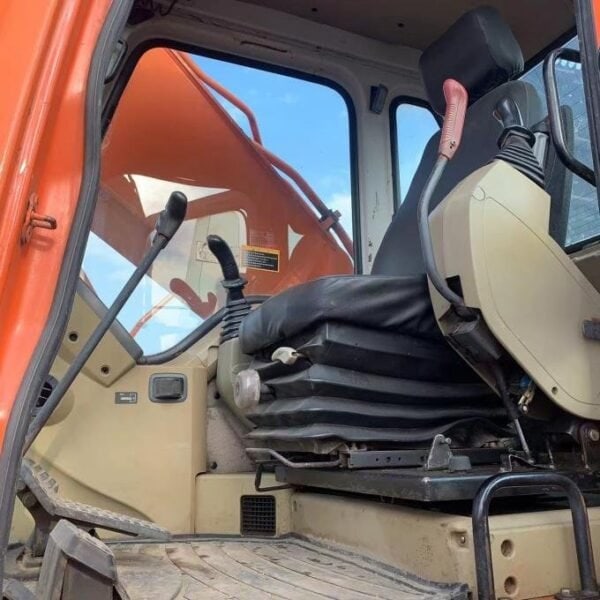Used Doosan DH220LC-7 Excavator Hydraulic Original 21 Ton Machine - Image 2