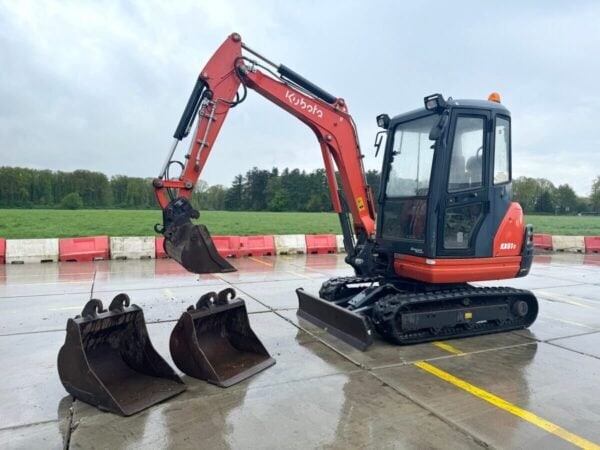 Original Japan Second-Hand Kubota KX61-3 Mini Excavator in Stock on Sale - Image 3