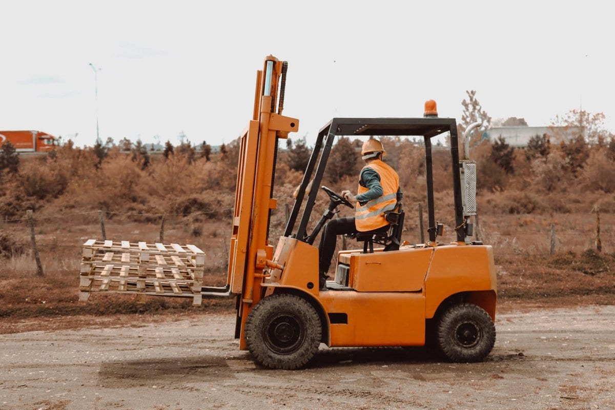 Used Forklift 10 pexels mehmet akif gunduz 8095759 18812418 scaled
