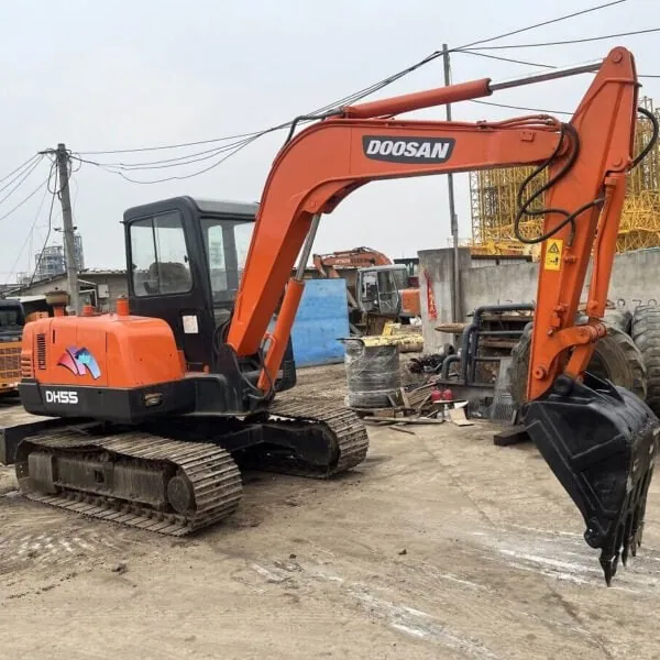 Hydraulic Used Doosan DH55 Excavator For Sale 5.5 Ton Small Digger - Image 2