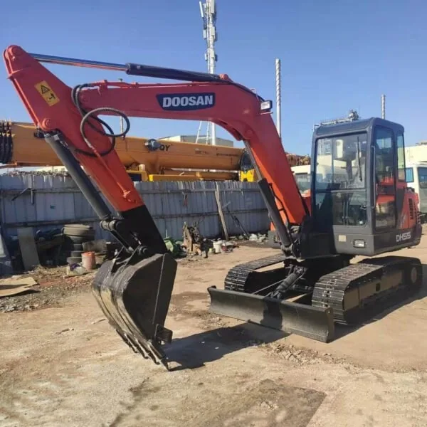 Hydraulic Used Doosan DH55 Excavator For Sale 5.5 Ton Small Digger