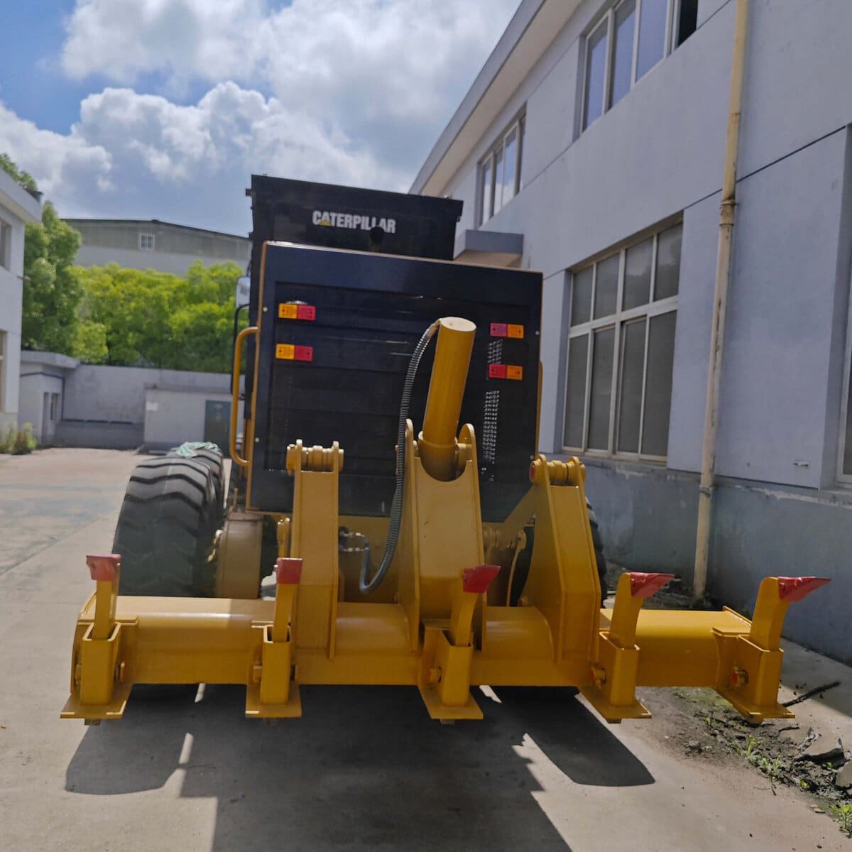 Used CAT 120K Motor Grader Caterpillar for Sale in Good Condition - Image 2