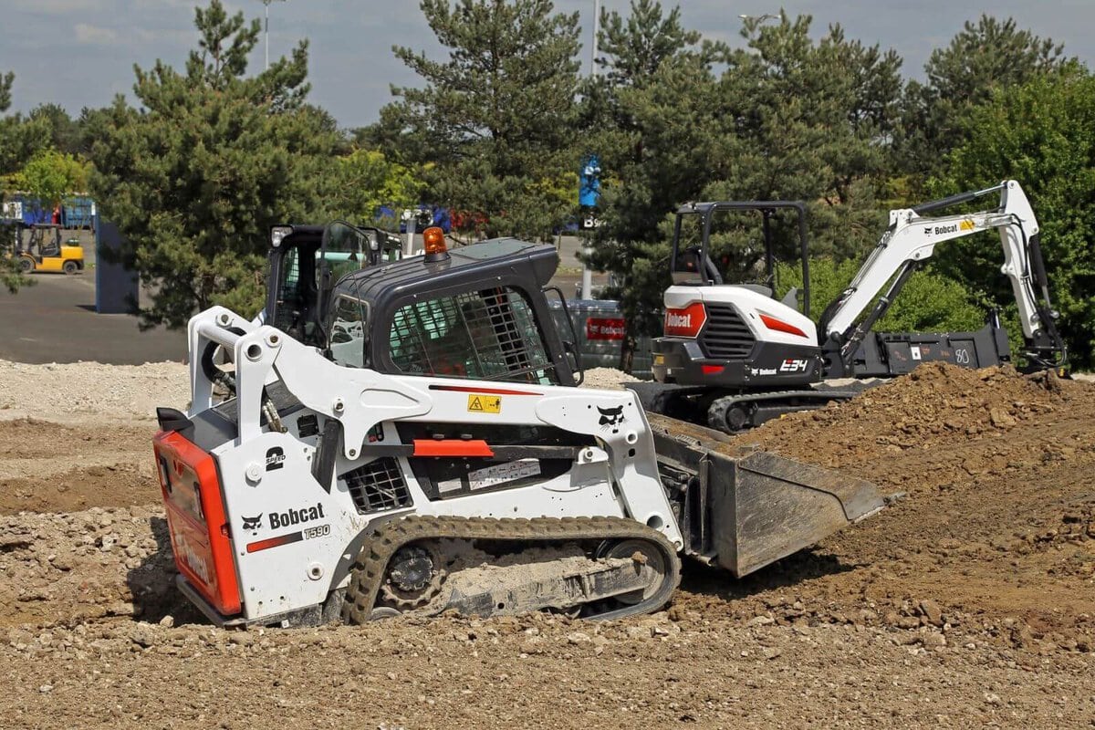 wheel loader vs skid steer