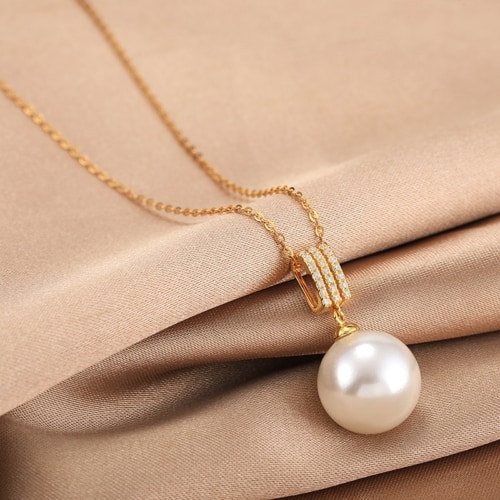 goldkette mit perlenanhänger