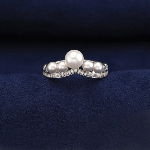 Gold Ring aus Perlen mit diamenten