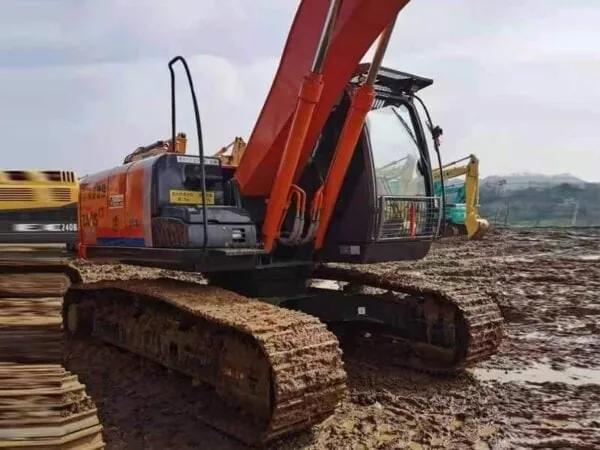 Secondhand Hitachi ZX200 Excavator Superior Performance for sale - Image 4