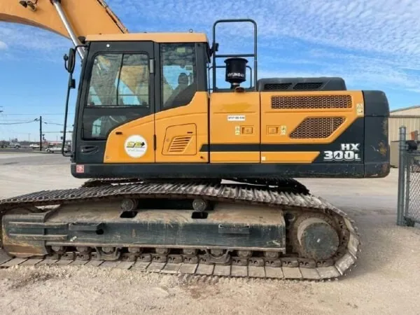 Construction Equipment Used Hyundai 300 Excavator Machine on Sale - Image 2