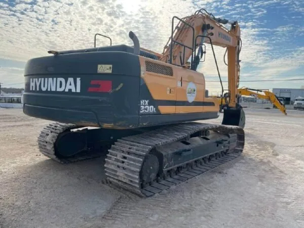 Construction Equipment Used Hyundai 300 Excavator Machine on Sale - Image 4