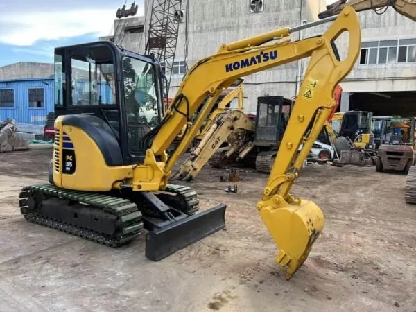Second-hand Komatsu PC35 Mini Excavator Digger in Stock on Sale - Image 2
