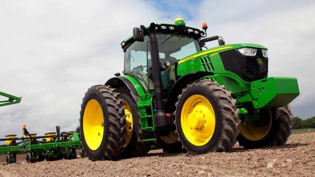 Excavator vs Tractor,excavators and tractors,an Excavator and a Tractor,an Excavator or a Tractor