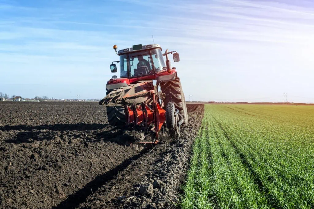 10 uses of tractor in agriculture