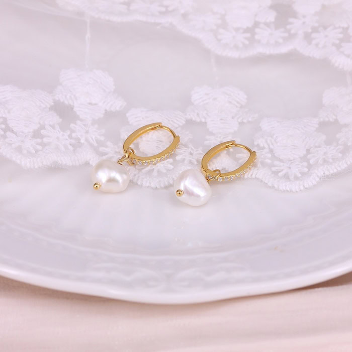 Barocke Perlen Ohrringe mit Zirconia