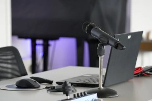 Easy methods to Make the most of Monetary Podcasts for Funding Schooling