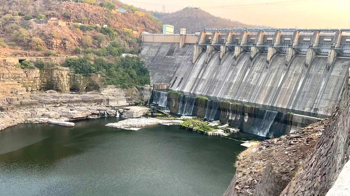Srisailam dam crisis: Water level falls below spillway
