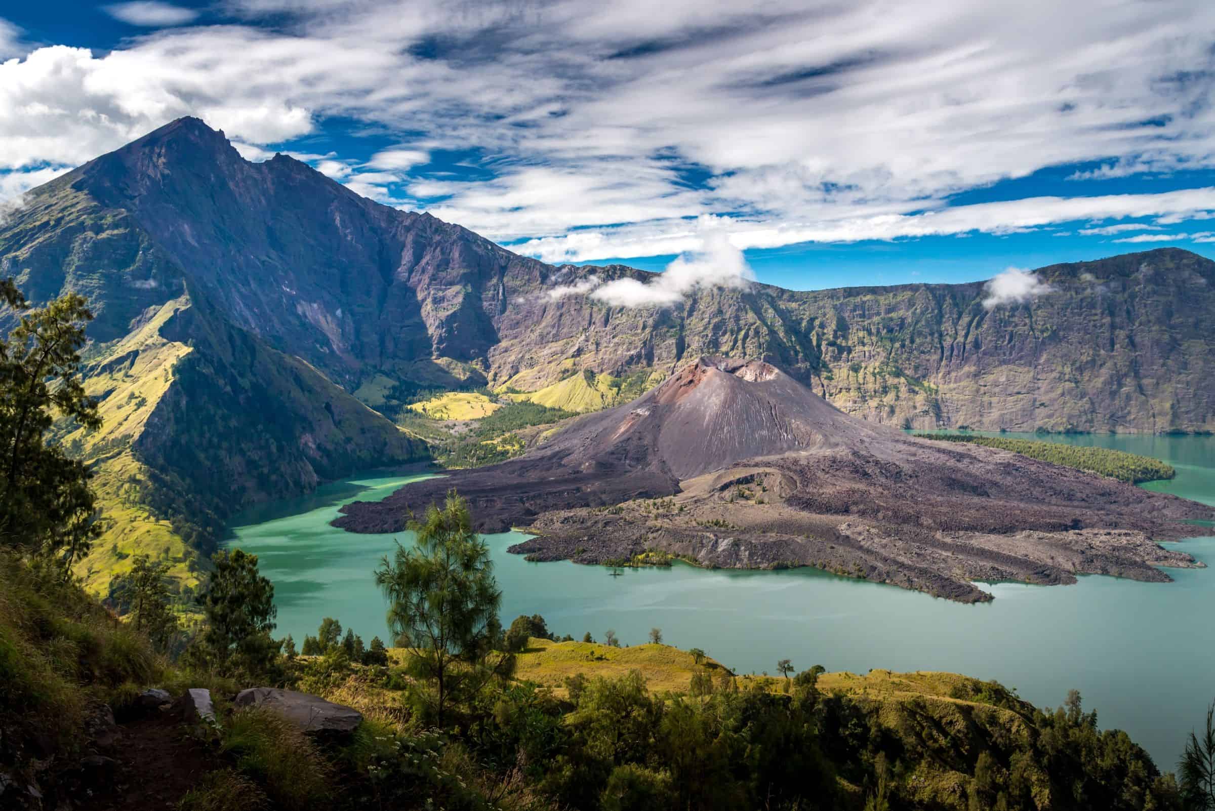 7 Itinerary Gunung Rinjani Terbaik untuk Pendakian Aman Seru 2025