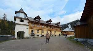 Mănăstirea Rarău - Wikipedia