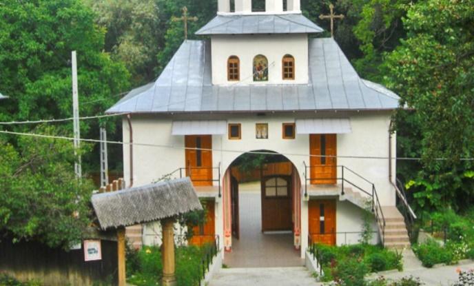 Opt deținuți de la Penitenciarul Focșani au participat la slujba Sfintei  Liturghii de la Mănăstirea Dălhăuți | Jurnal de Vrancea - Stiri din Vrancea  si Focsani