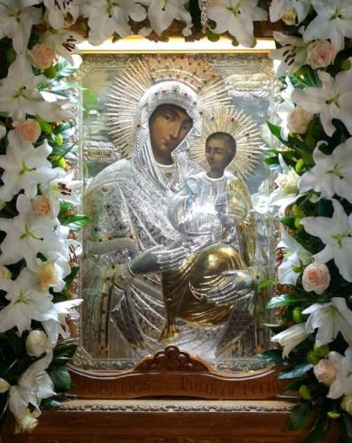 Icoana Maicii Domnului cu Pruncul de la Mănăstirea Rarău - Icoane Făcătoare  de Minuni