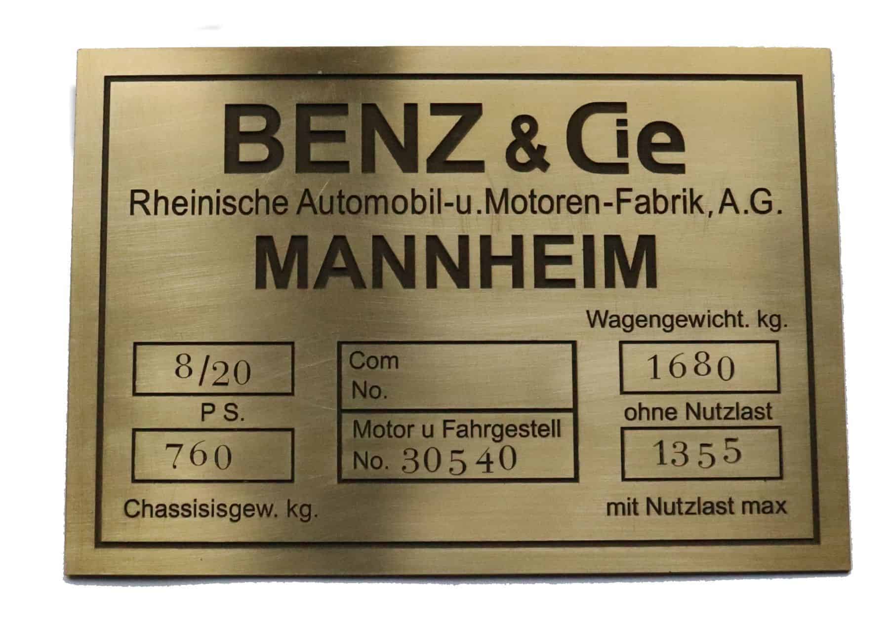 Mosazný výrobní štítek Benz & Cie Mannheim s laserovým značením