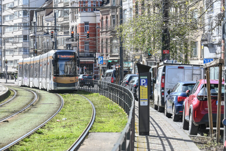 3.593 ongevallen met MIVB-voertuigen: “Ouders vrezen vooral trams en bussen”