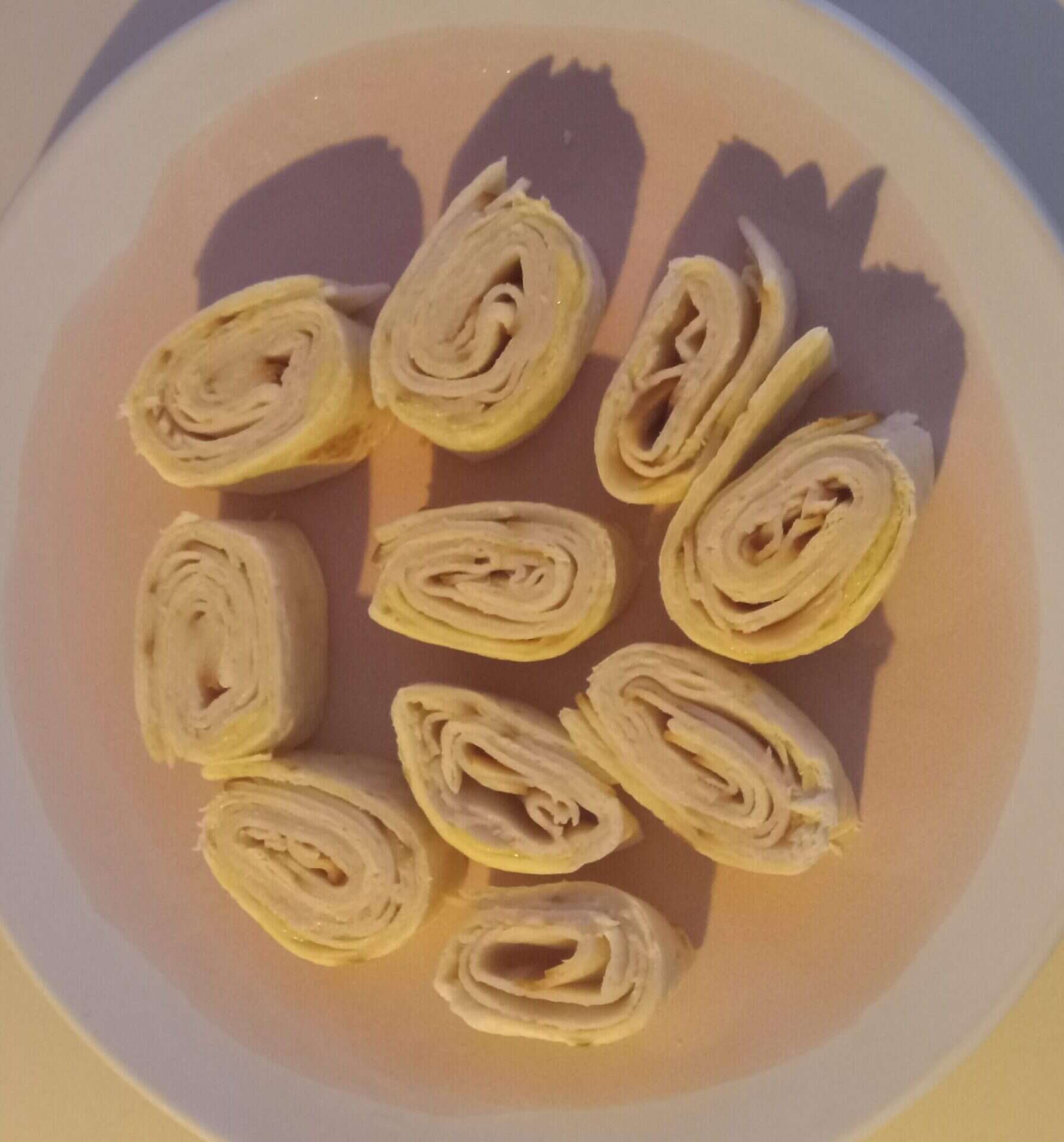 Spicy Turkey Pinwheels, spicy turkey pinwheels recipe, spicy turkey snack, spicy turkey pinwheel appetizer, turkey pinwheels with pepperjack, easy spicy turkey pinwheels, spicy turkey pinwheels tortilla, spicy turkey pinwheels for parties, spicy turkey roll-ups